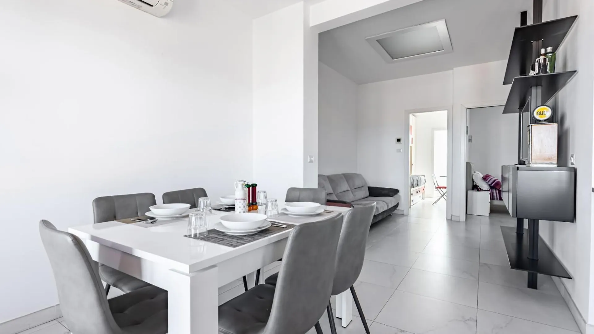 Viareggio - Bright Apartment Near The Beach!